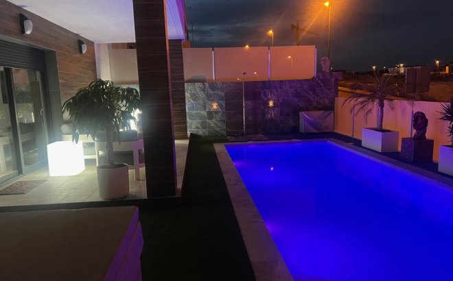 Herverkoop - Villa -
Los Montesinos - Costa Blanca