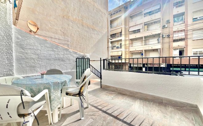 Herverkoop - Appartement -
Torrevieja - Playa de los Locos