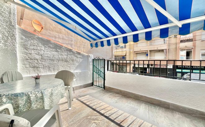 Herverkoop - Appartement -
Torrevieja - Playa de los Locos