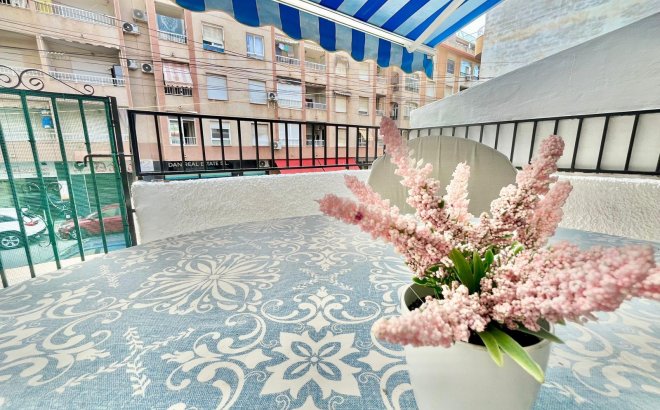 Herverkoop - Appartement -
Torrevieja - Playa de los Locos