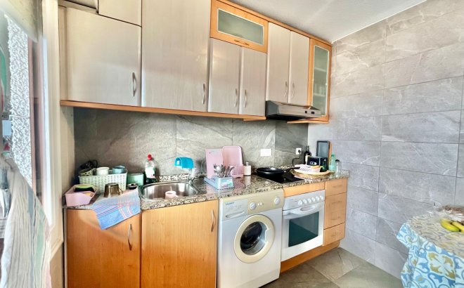 Herverkoop - Appartement -
Torrevieja - Playa de los Locos