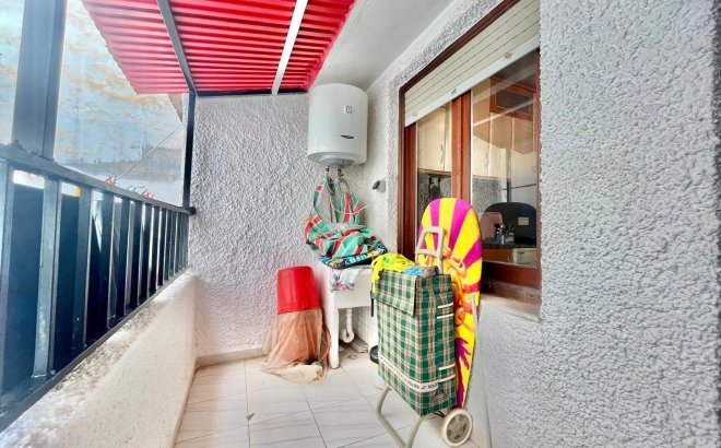 Herverkoop - Appartement -
Torrevieja - Playa de los Locos