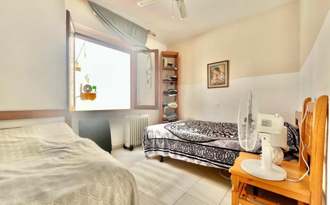 Herverkoop - Appartement -
Torrevieja - Playa de los Locos