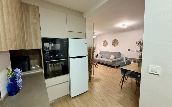 Herverkoop - Appartement -
Torrevieja - Centro