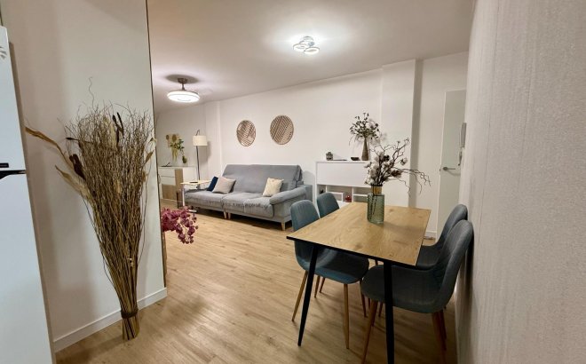 Herverkoop - Appartement -
Torrevieja - Centro