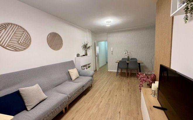 Herverkoop - Appartement -
Torrevieja - Centro