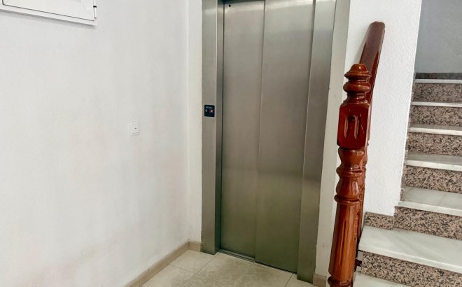 Herverkoop - Appartement -
Torrevieja - Centro