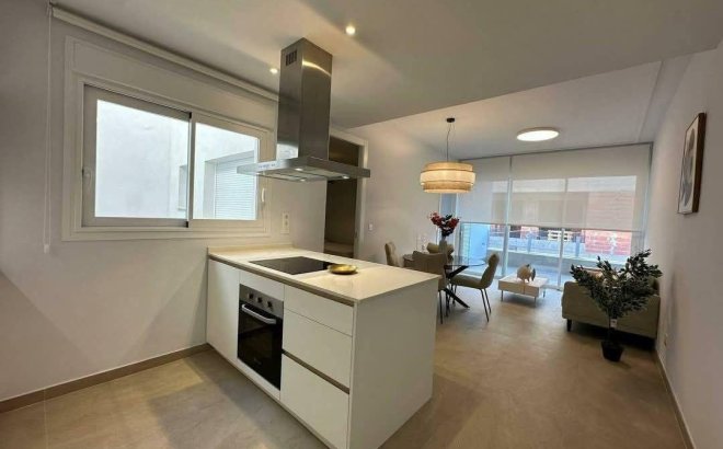 Herverkoop - Appartement -
Torrevieja - Playa de los Locos