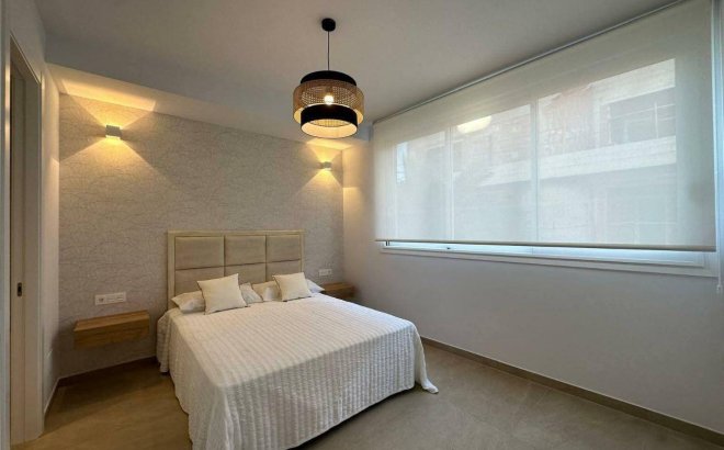 Herverkoop - Appartement -
Torrevieja - Playa de los Locos