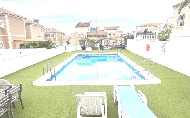 Herverkoop - Dúplex -
San Miguel de Salinas - Las Filipinas