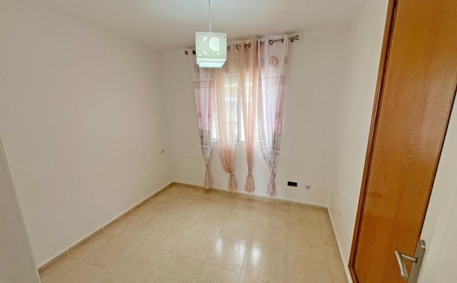 Herverkoop - Dúplex -
San Miguel de Salinas - Las Filipinas