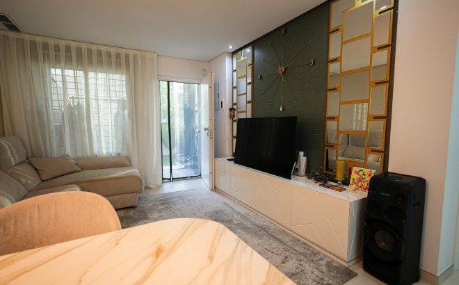 Herverkoop - Town House -
Torrevieja - Aguas Nuevas