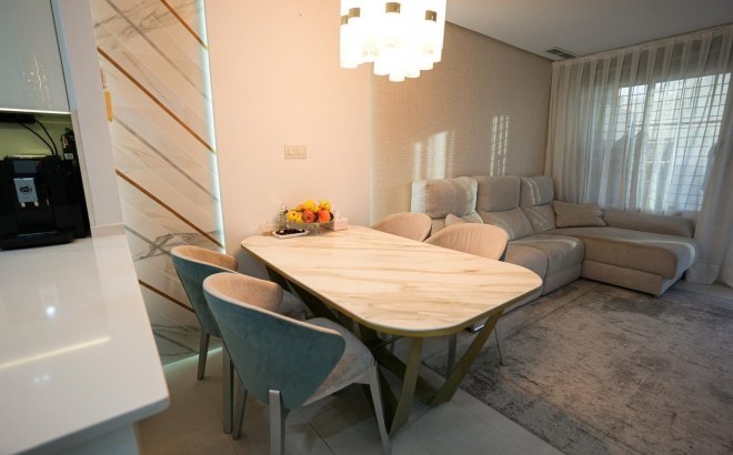 Herverkoop - Town House -
Torrevieja - Aguas Nuevas