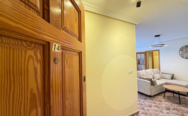 Herverkoop - Appartement -
Torrevieja - Playa de los Locos
