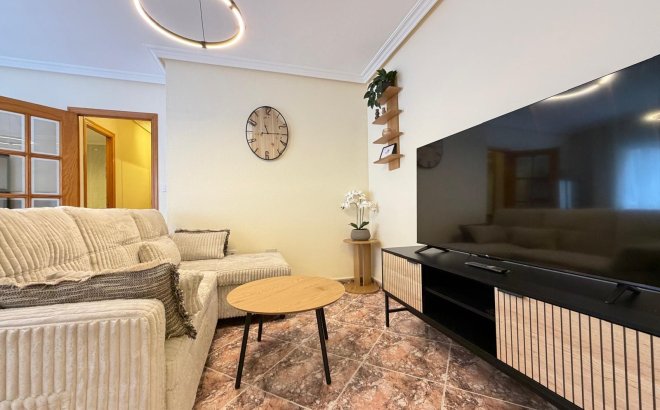 Herverkoop - Appartement -
Torrevieja - Playa de los Locos