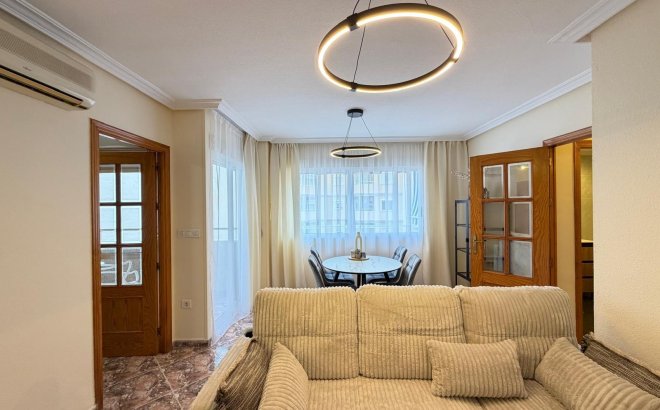 Herverkoop - Appartement -
Torrevieja - Playa de los Locos