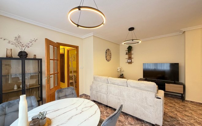 Herverkoop - Appartement -
Torrevieja - Playa de los Locos