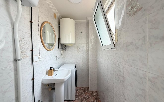 Herverkoop - Appartement -
Torrevieja - Playa de los Locos