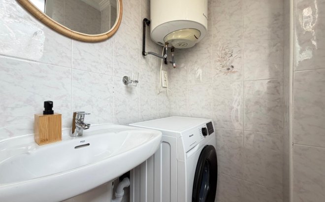 Herverkoop - Appartement -
Torrevieja - Playa de los Locos