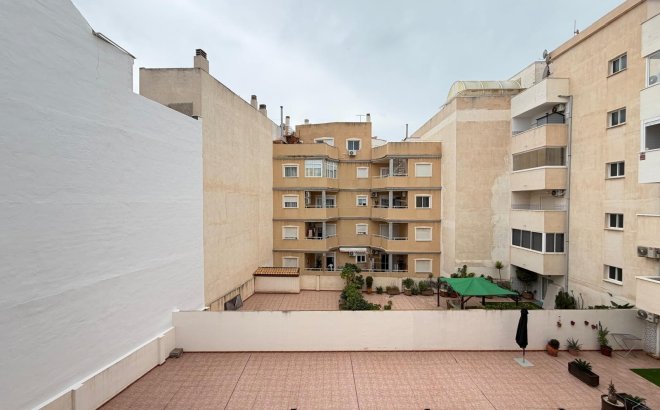 Herverkoop - Appartement -
Torrevieja - Playa de los Locos