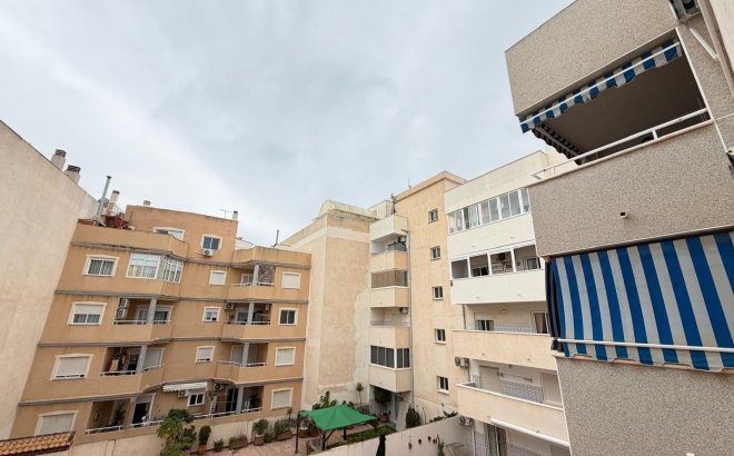 Herverkoop - Appartement -
Torrevieja - Playa de los Locos