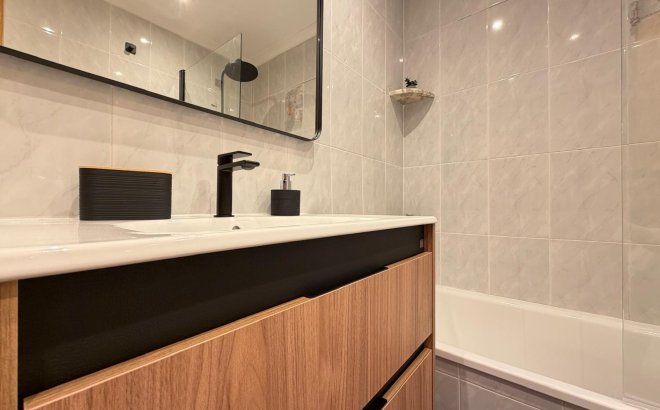 Herverkoop - Appartement -
Torrevieja - Playa de los Locos