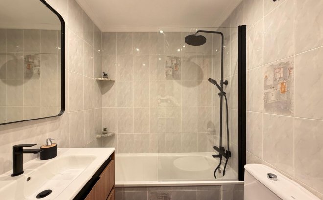 Herverkoop - Appartement -
Torrevieja - Playa de los Locos