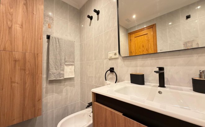 Herverkoop - Appartement -
Torrevieja - Playa de los Locos