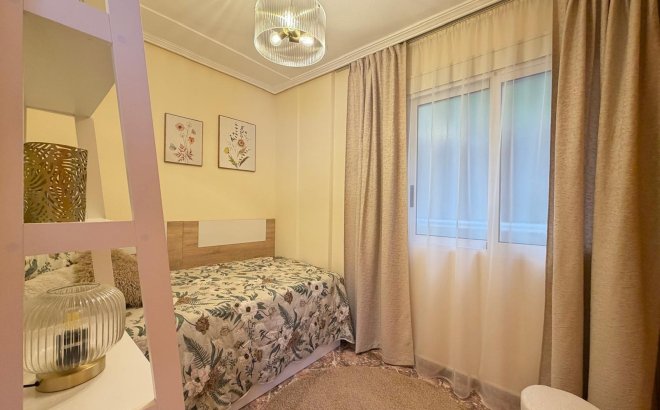Herverkoop - Appartement -
Torrevieja - Playa de los Locos