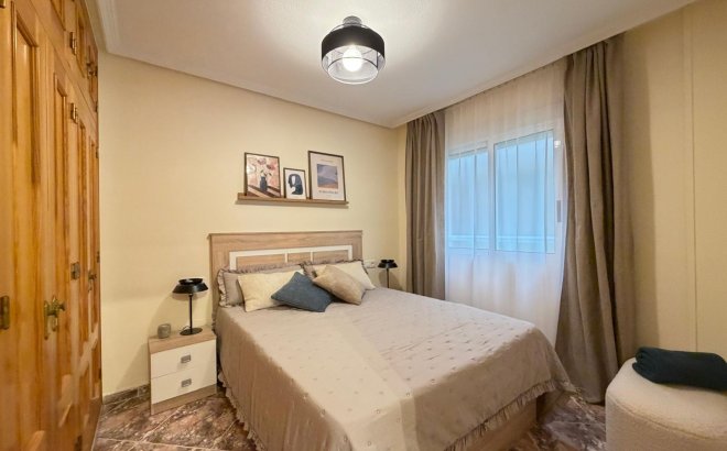 Herverkoop - Appartement -
Torrevieja - Playa de los Locos