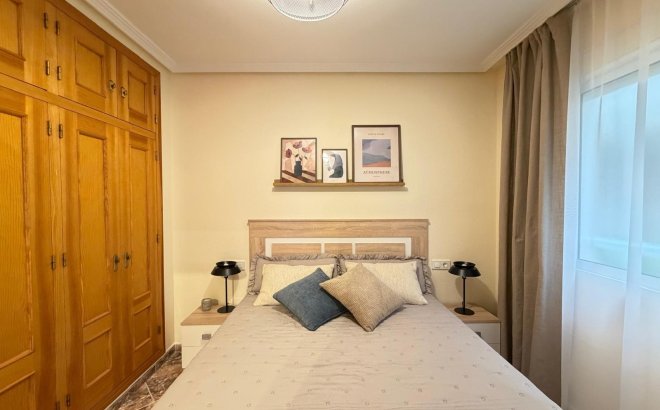 Herverkoop - Appartement -
Torrevieja - Playa de los Locos