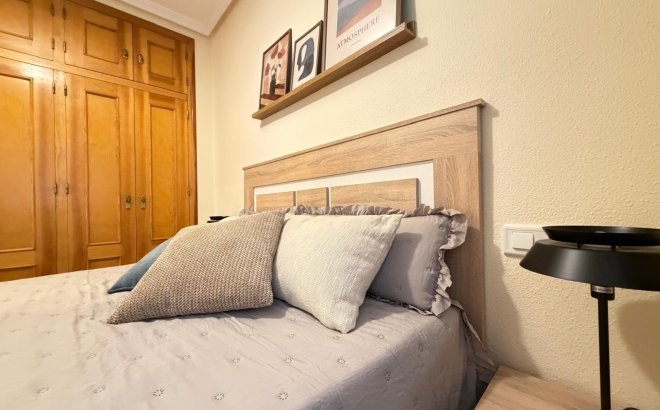 Herverkoop - Appartement -
Torrevieja - Playa de los Locos