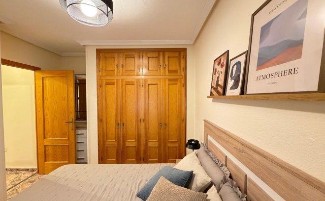 Herverkoop - Appartement -
Torrevieja - Playa de los Locos