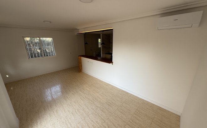 Herverkoop - Town House -
Mil Palmeras - Costa Blanca