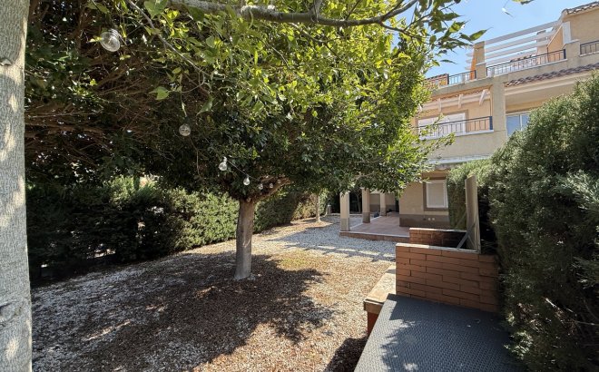 Herverkoop - Town House -
Mil Palmeras - Costa Blanca