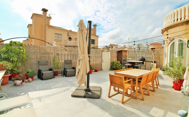 Herverkoop - Town House -
Villamartin - Costa Blanca
