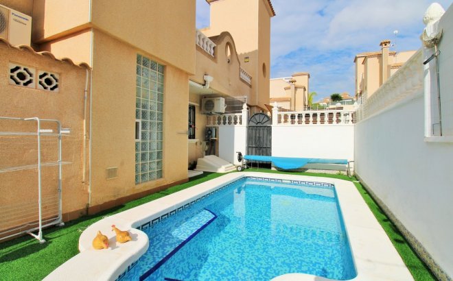 Herverkoop - Town House -
Villamartin - Costa Blanca