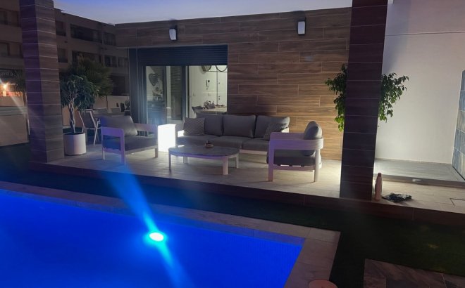 Herverkoop - Villa -
Los Montesinos - Costa Blanca
