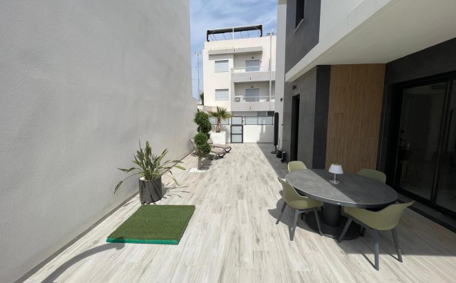 Resale - Villa -
Benijofar