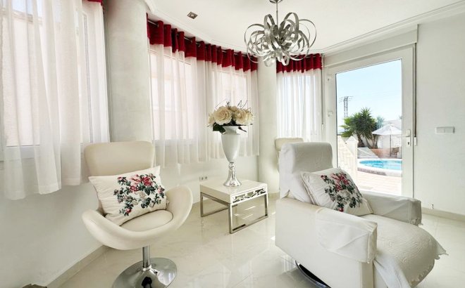 Revente - Villa -
San Miguel de Salinas - Inland
