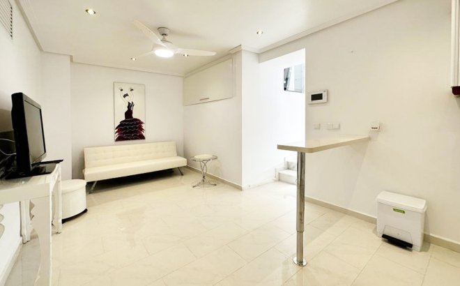 Revente - Villa -
San Miguel de Salinas - Inland