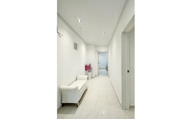 Revente - Villa -
San Miguel de Salinas - Inland