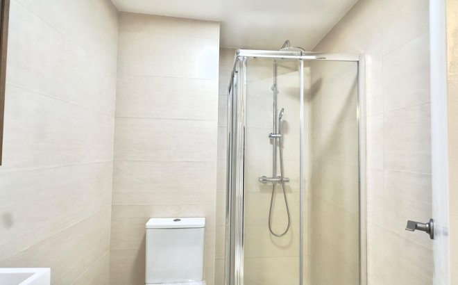 Herverkoop - Appartement -
Torrevieja - Estacion De Autobuses