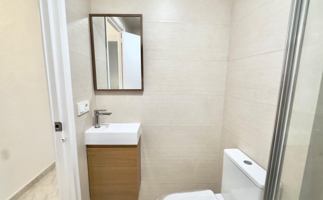 Herverkoop - Appartement -
Torrevieja - Estacion De Autobuses