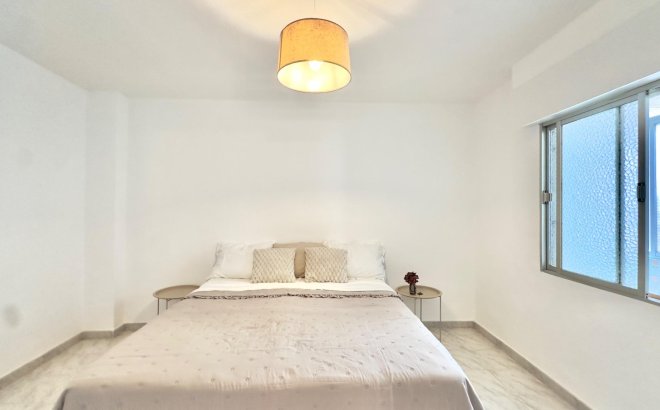 Herverkoop - Appartement -
Torrevieja - Estacion De Autobuses