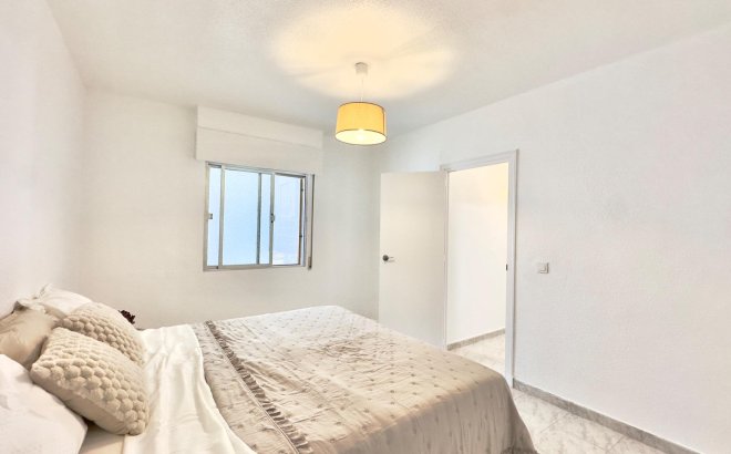 Herverkoop - Appartement -
Torrevieja - Estacion De Autobuses