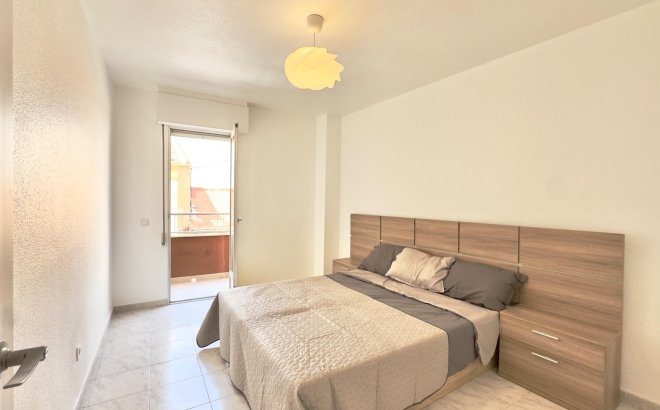Herverkoop - Appartement -
Torrevieja - Estacion De Autobuses