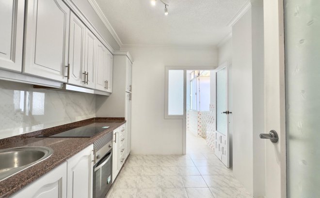Herverkoop - Appartement -
Torrevieja - Estacion De Autobuses