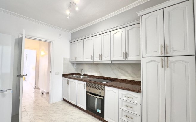 Herverkoop - Appartement -
Torrevieja - Estacion De Autobuses