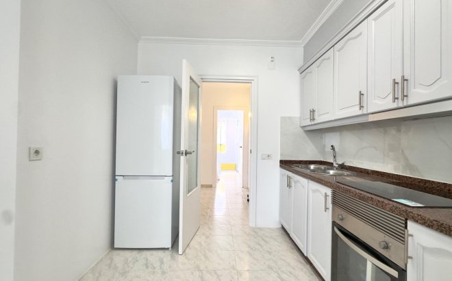 Herverkoop - Appartement -
Torrevieja - Estacion De Autobuses